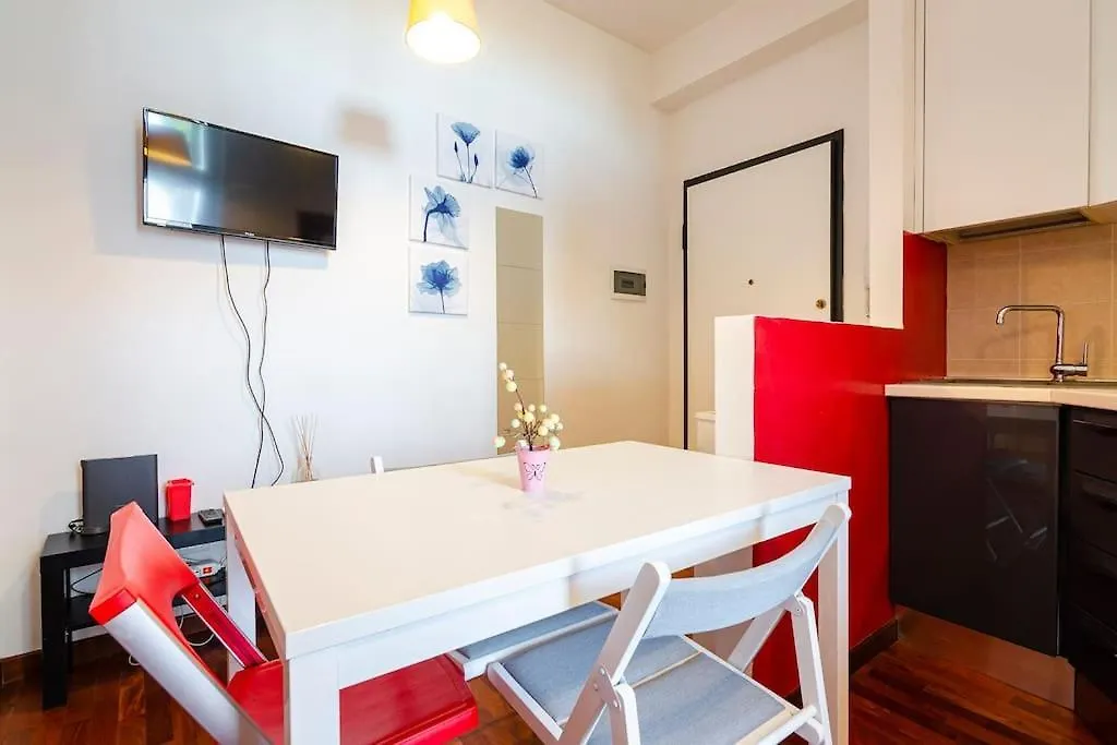Bidibo Apartment, In Centro Comodo Alla Stazione Bolonha Itália